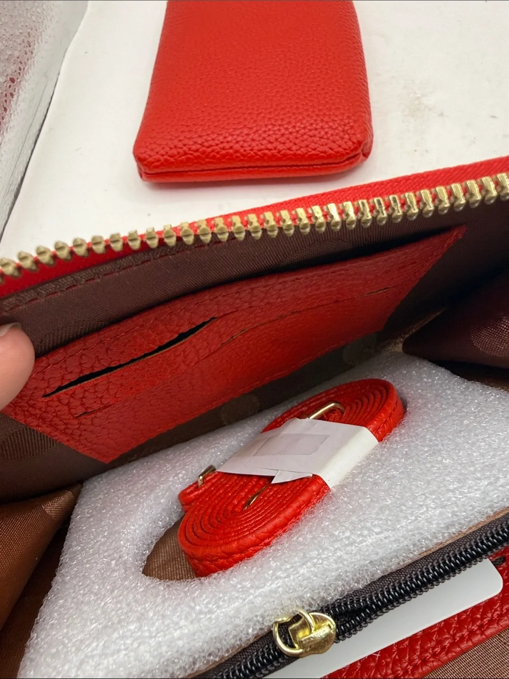 NWOT Carr Ken Crossbody Purse Bag Wallet Clutch Phone Red Kiss Lock Convertible - Picture 5 of 13